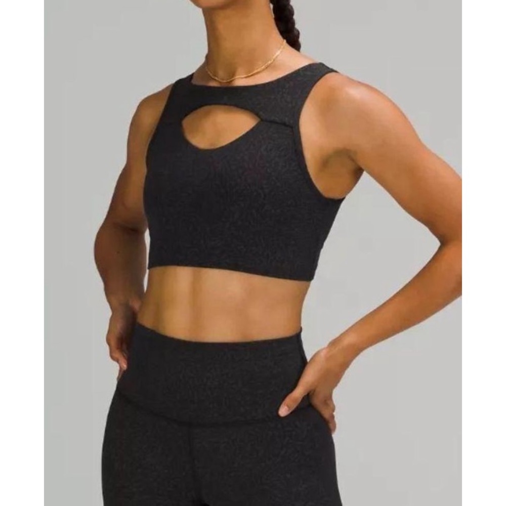 Black lululemon sports bra